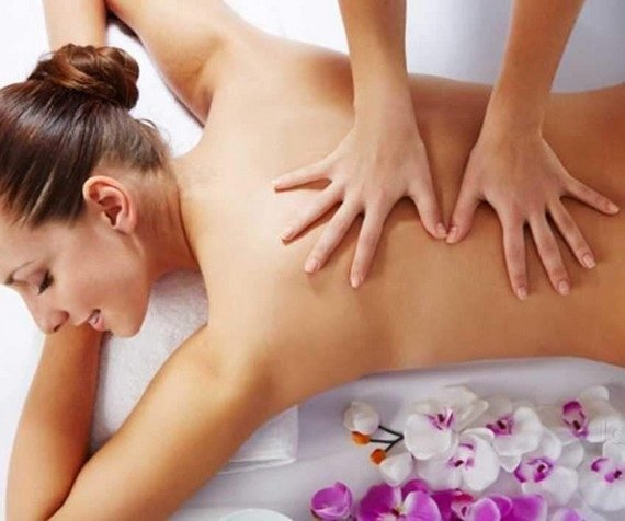 Hot Oil Massage at Stella Spa